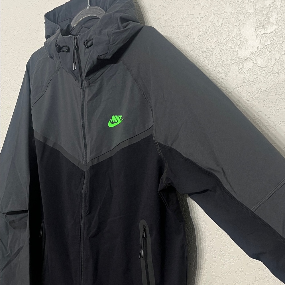Nike Tech Black & Dark Grey Men’s Size Medium loose fit Zip-up Windbreaker - Picture 6 of 14
